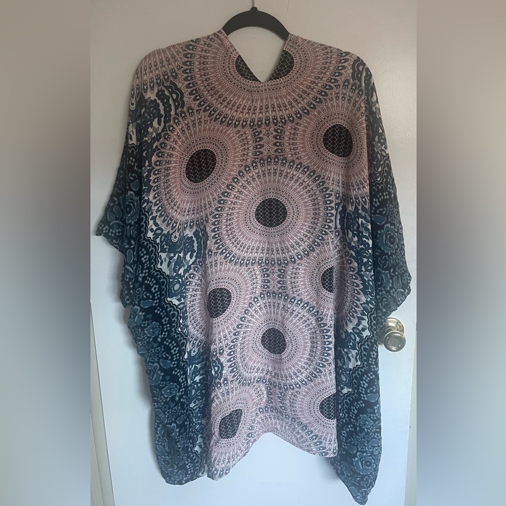 Elegant Pink and Black Patterned Women's Kimono - Picture 2 of 2